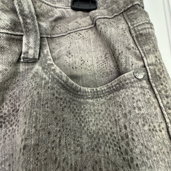 One 5 One Gray Snakeskin Print Slim Leg Jeans - Women's Size 12 - Picture 6 of 13